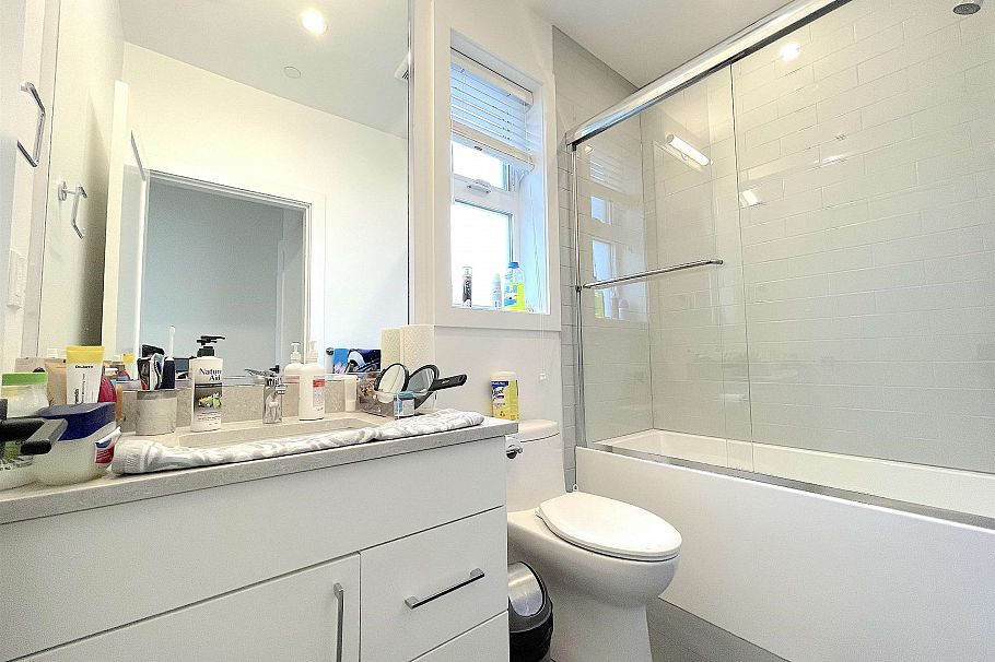 1633 SE Marine Drive Vancouver, BC - 26