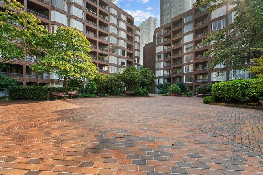 301 1333 Hornby Street Vancouver, BC - 25