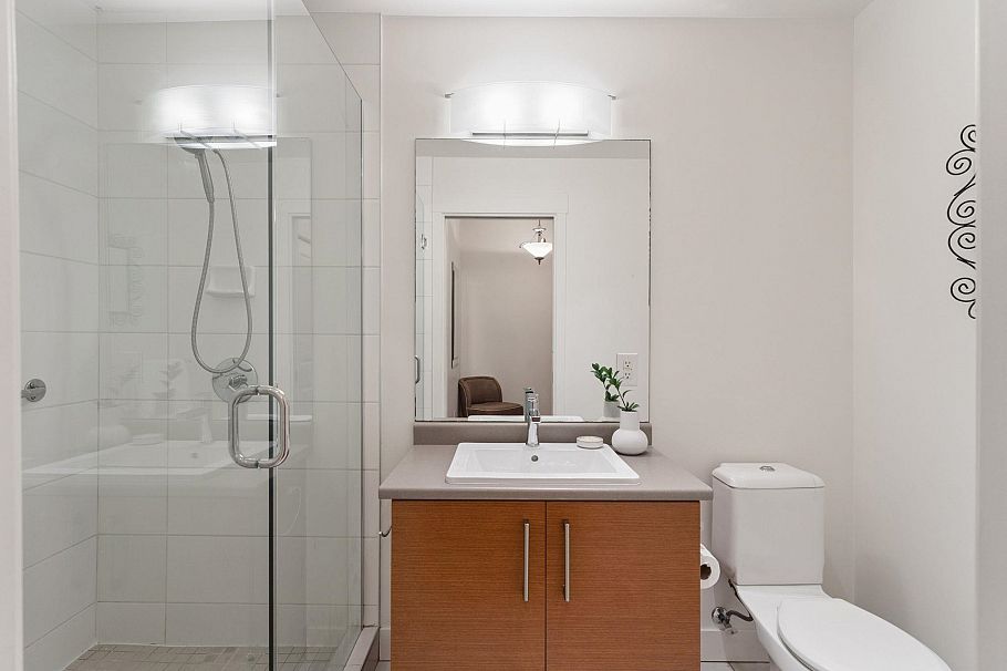 306 188 W 29th Street North Vancouver, BC - 12