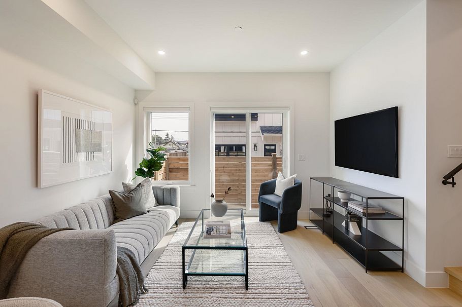 1 550 Kaslo Street Vancouver, BC - 2