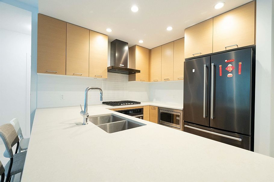 303 3581 Ross Drive Vancouver, BC - 3