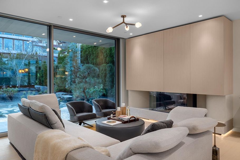 4521 Langara Avenue Vancouver, BC - 5