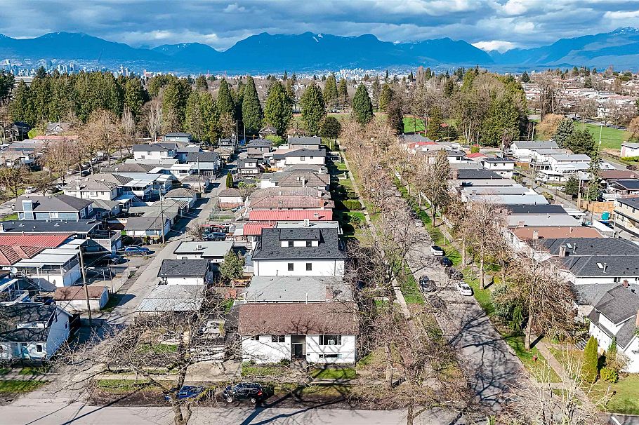 995 E 47th Avenue Vancouver, BC - 26