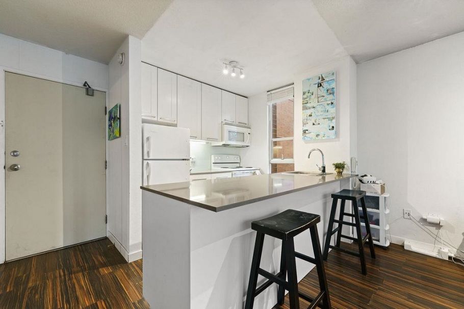 301 1333 Hornby Street Vancouver, BC - 6