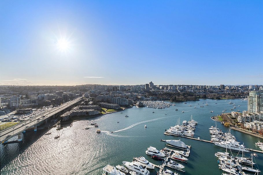 3307 1033 Marinaside Crescent Vancouver, BC - 1