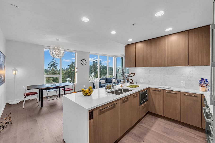 1102 3533 Ross Drive Vancouver, BC - 3