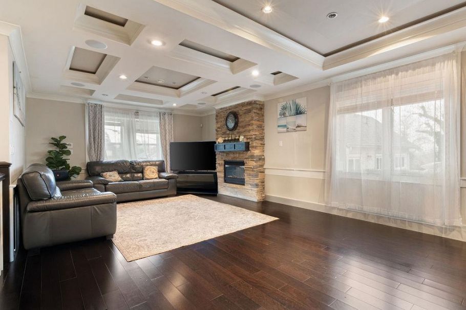 8363 Victoria Drive Vancouver, BC - 4