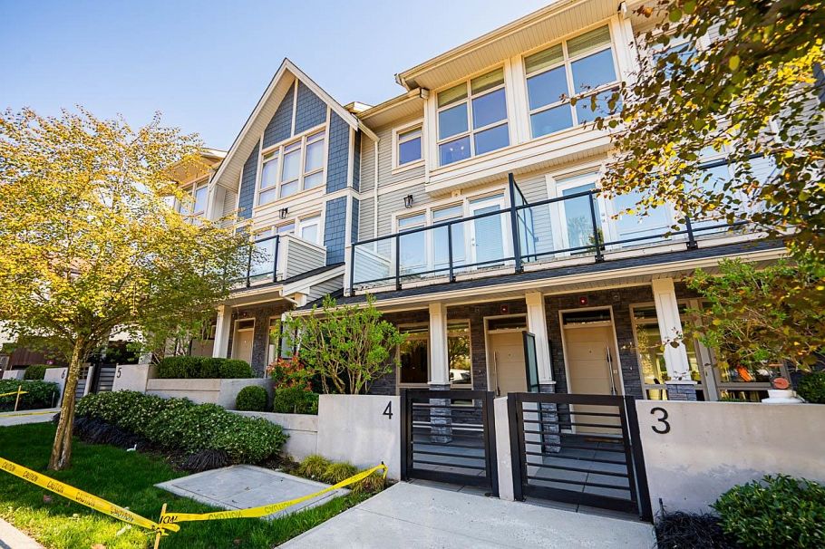 4 115 W Queens Road North Vancouver, BC - 1