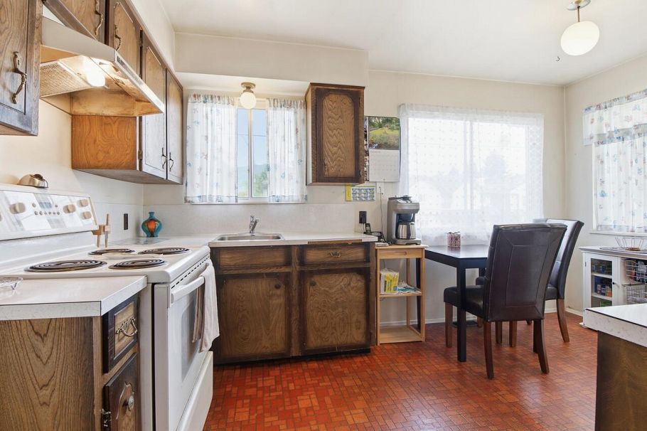 407 E 13th Street North Vancouver, BC - 6