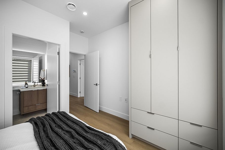 1 3563 E 25th Avenue Vancouver, BC - 9