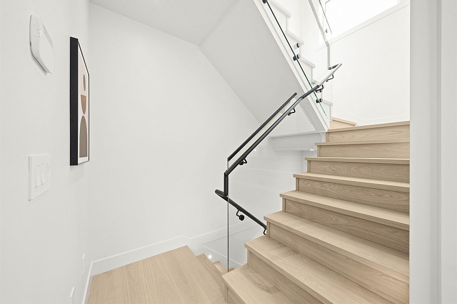 2 3466 W 22nd Avenue Vancouver, BC - 22