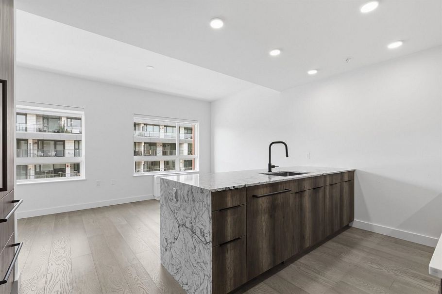 305 3590 W 39th Avenue Vancouver, BC - 4