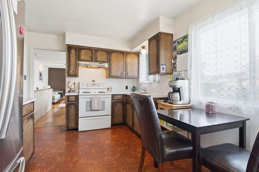 407 E 13th Street North Vancouver, BC - 3