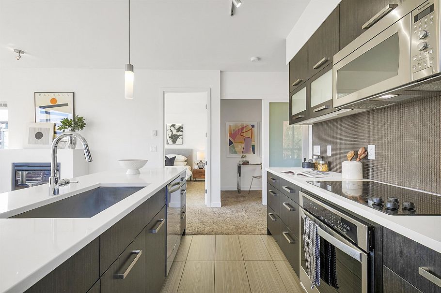 206 3333 Main Street Vancouver, BC - 4