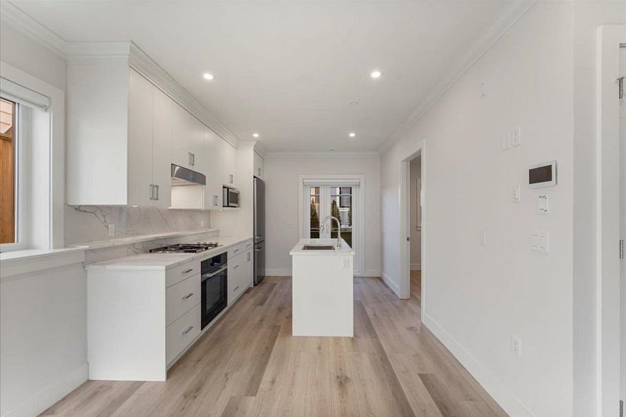 2229 W 16th Avenue Vancouver, BC - 18