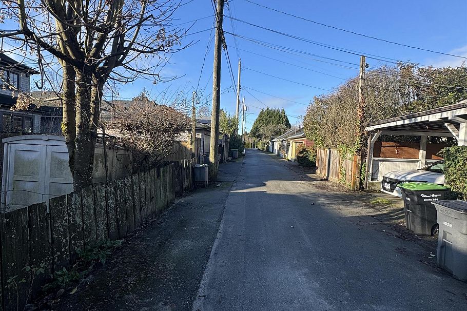 4653 W 8th Avenue Vancouver, BC - 5