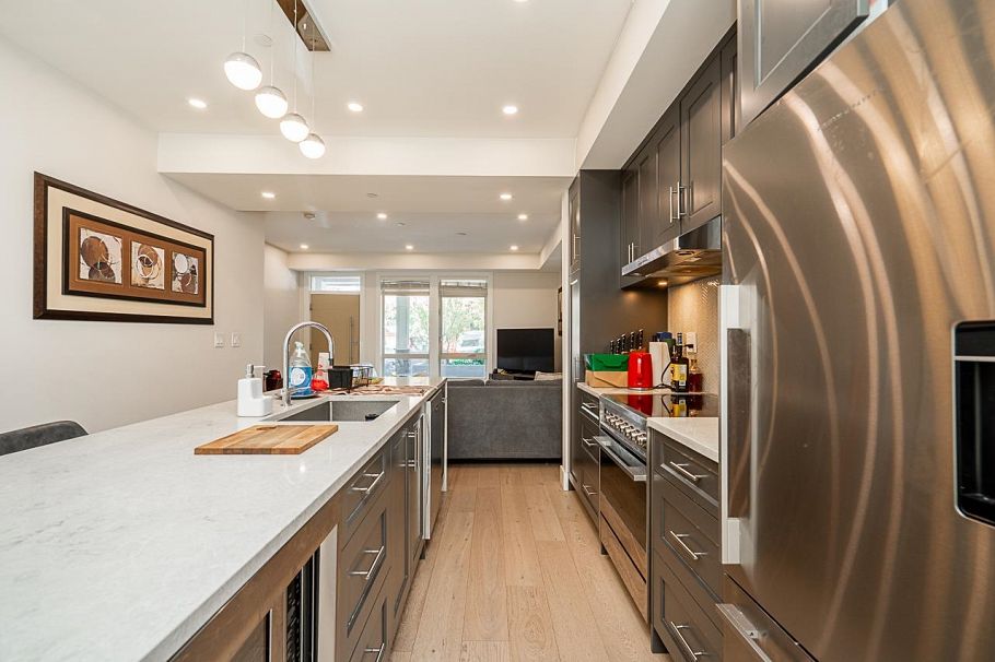 4 115 W Queens Road North Vancouver, BC - 9