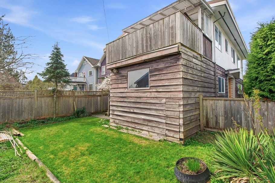 407 E 13th Street North Vancouver, BC - 19