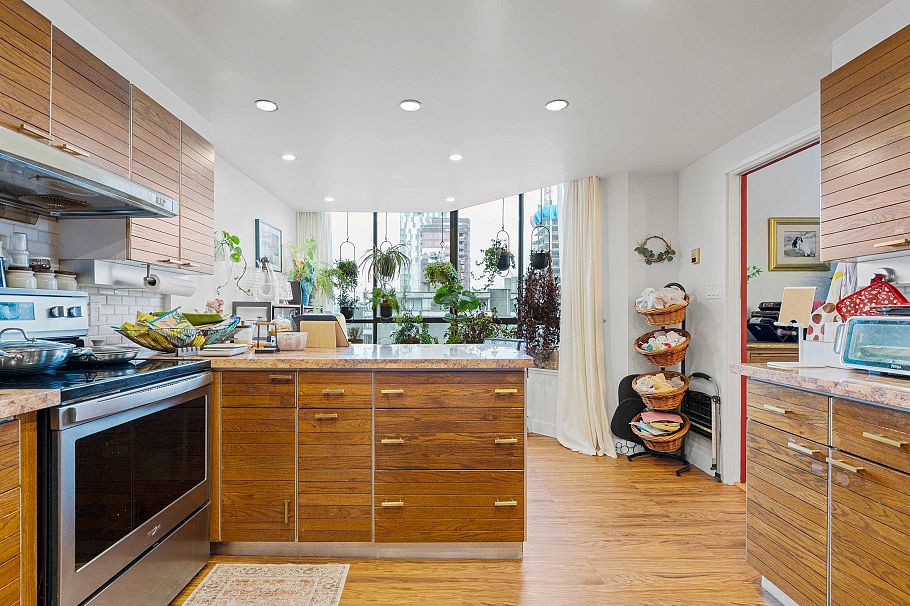 1601 738 Broughton Street Vancouver, BC - 16