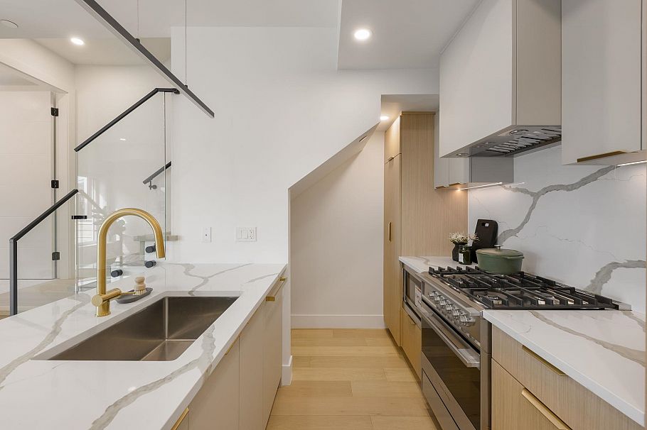 1 550 Kaslo Street Vancouver, BC - 11