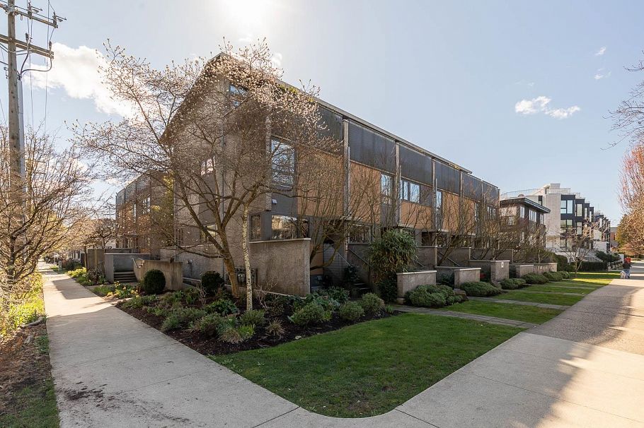 396 E 15th Avenue Vancouver, BC - 26