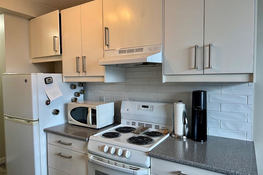 1903 145 St. Georges Avenue North Vancouver, BC - 11