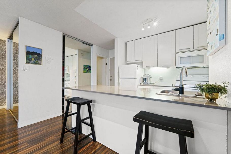 301 1333 Hornby Street Vancouver, BC - 5