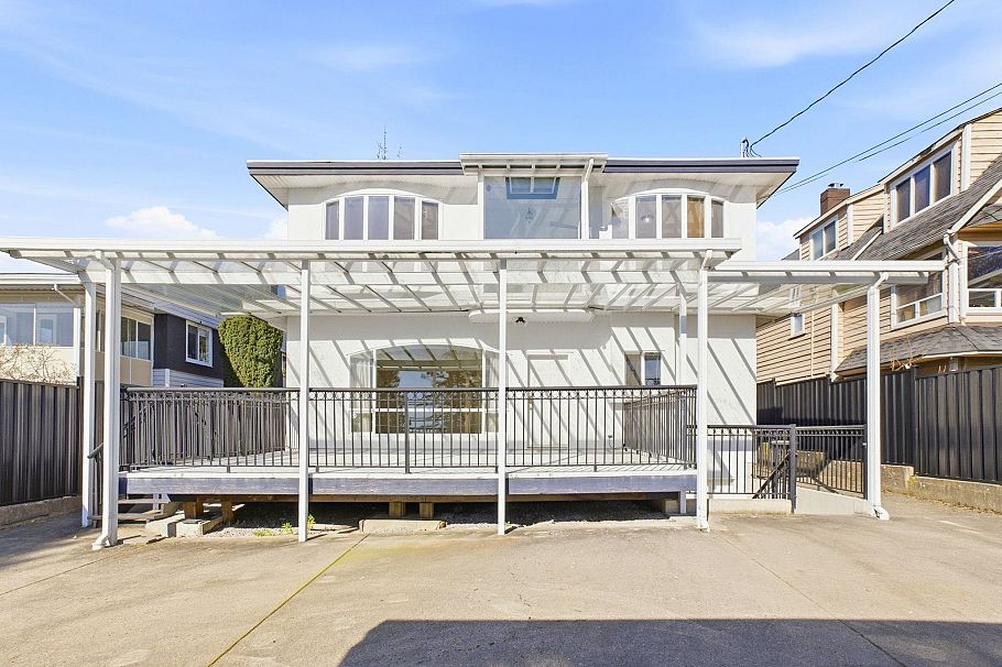 213 W 28th Street North Vancouver, BC - 27