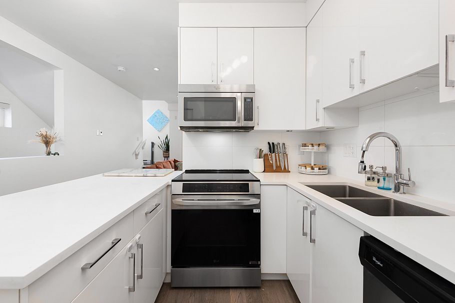 350 E 7th Avenue Vancouver, BC - 3