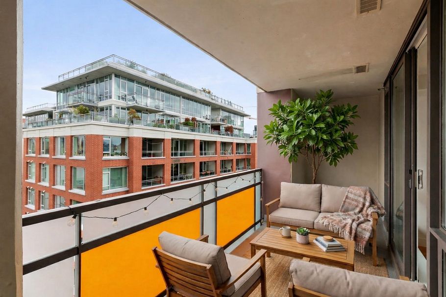 710 718 Main Street Vancouver, BC - 2