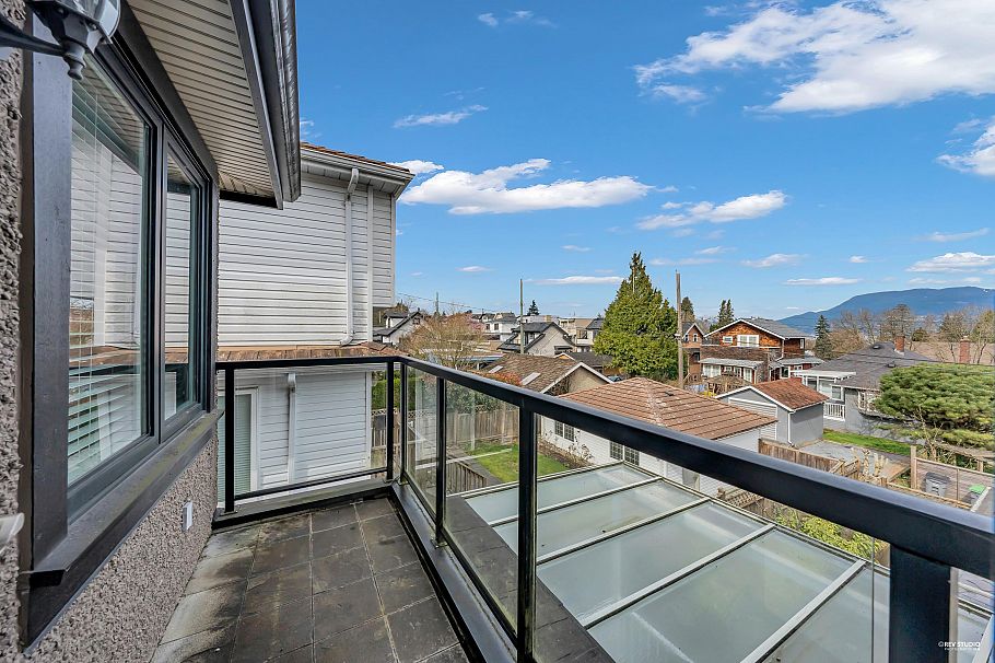 4009 W 11th Avenue Vancouver, BC - 25