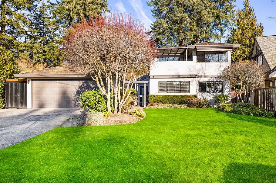 4198 Sunset Boulevard North Vancouver, BC - 2