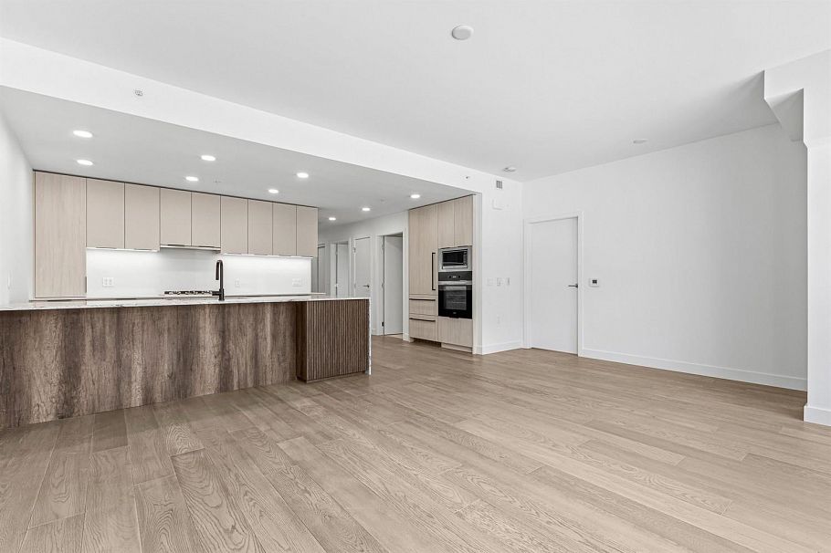 204 3590 W 39th Avenue Vancouver, BC - 3