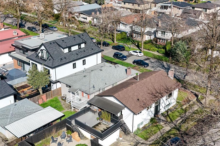 995 E 47th Avenue Vancouver, BC - 24