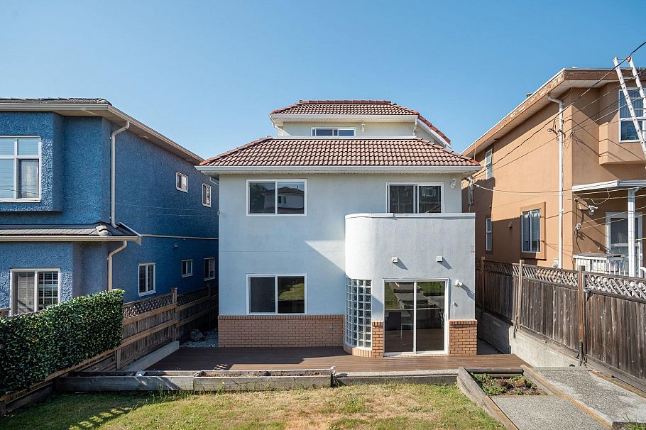 2748 E 23rd Avenue Vancouver, BC - 30