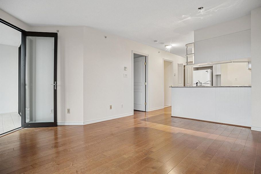 2409 1189 Howe Street Vancouver, BC - 3