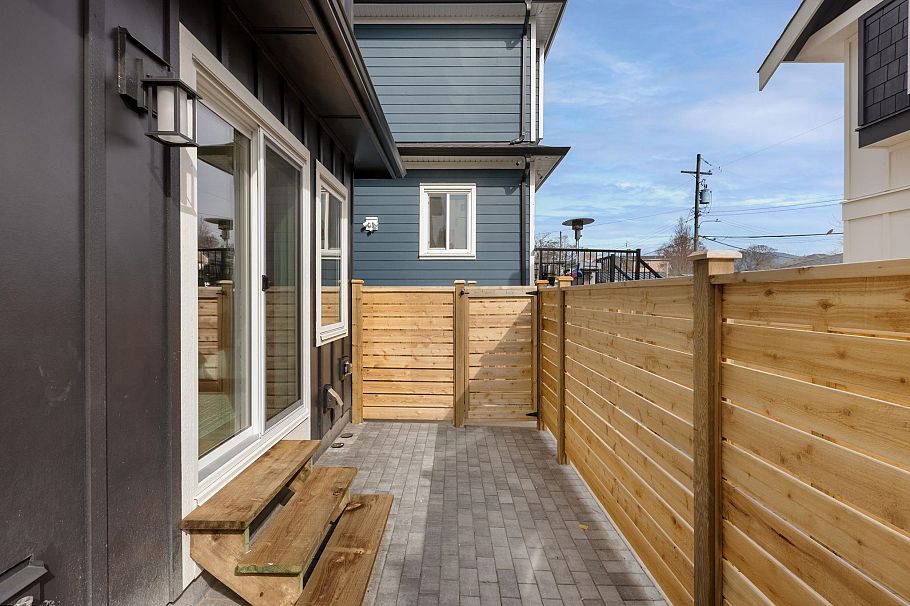 1 550 Kaslo Street Vancouver, BC - 30