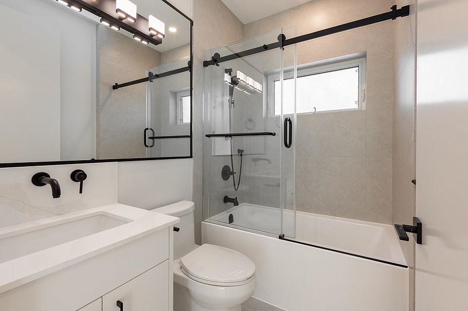 2890 Grant Street Vancouver, BC - 17