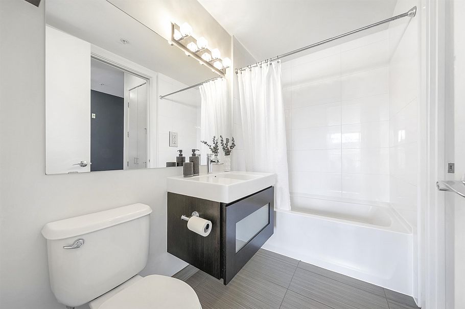 206 3333 Main Street Vancouver, BC - 24