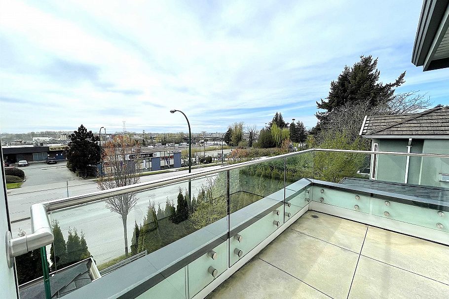 1633 SE Marine Drive Vancouver, BC - 17