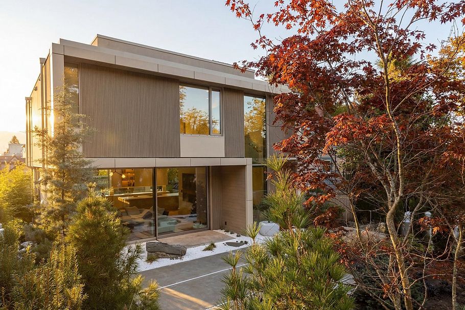 4521 Langara Avenue Vancouver, BC - 2