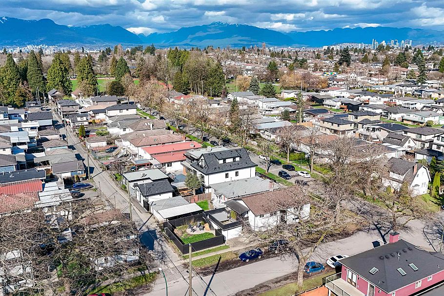 995 E 47th Avenue Vancouver, BC - 25