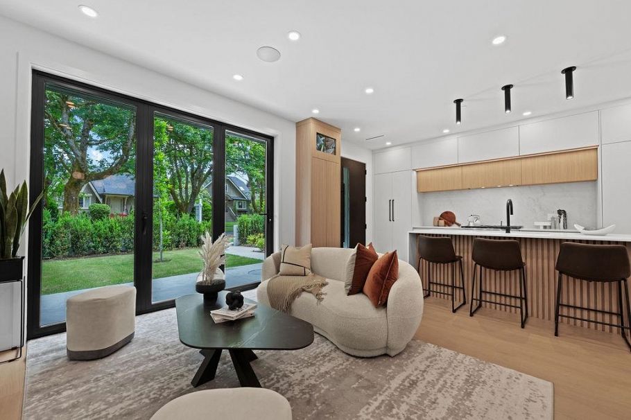 1 3880 W 23rd Avenue Vancouver, BC - 1