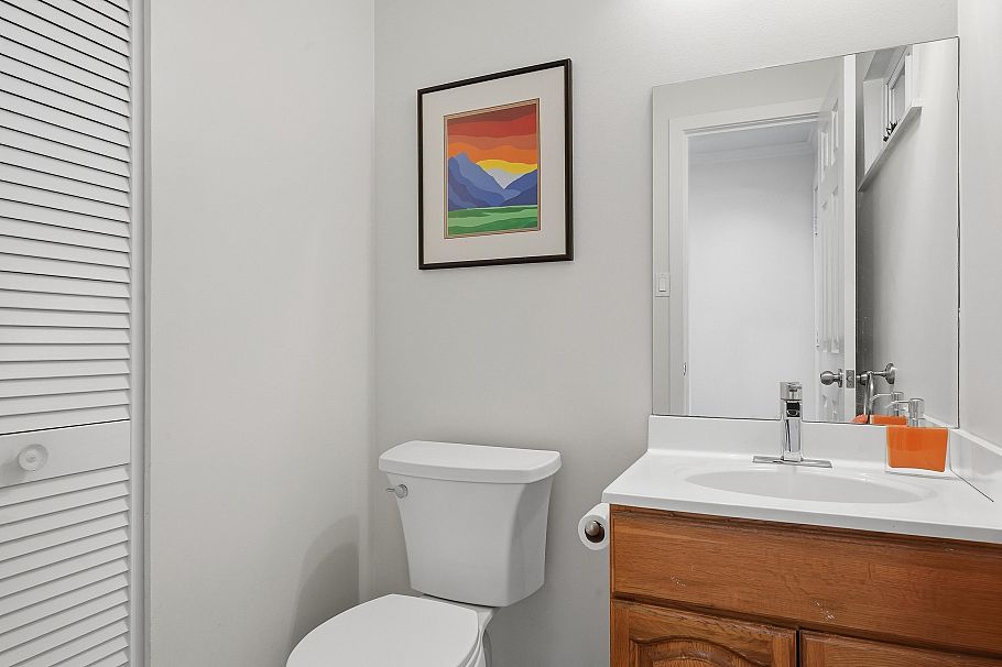 2329 Mountain Highway North Vancouver, BC - 24