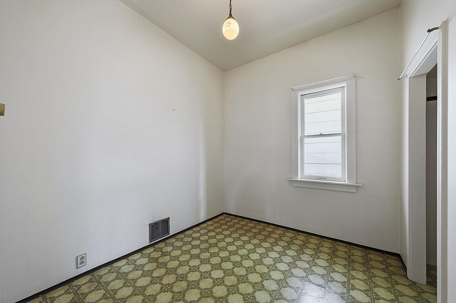 3521 Triumph Street Vancouver, BC - 10