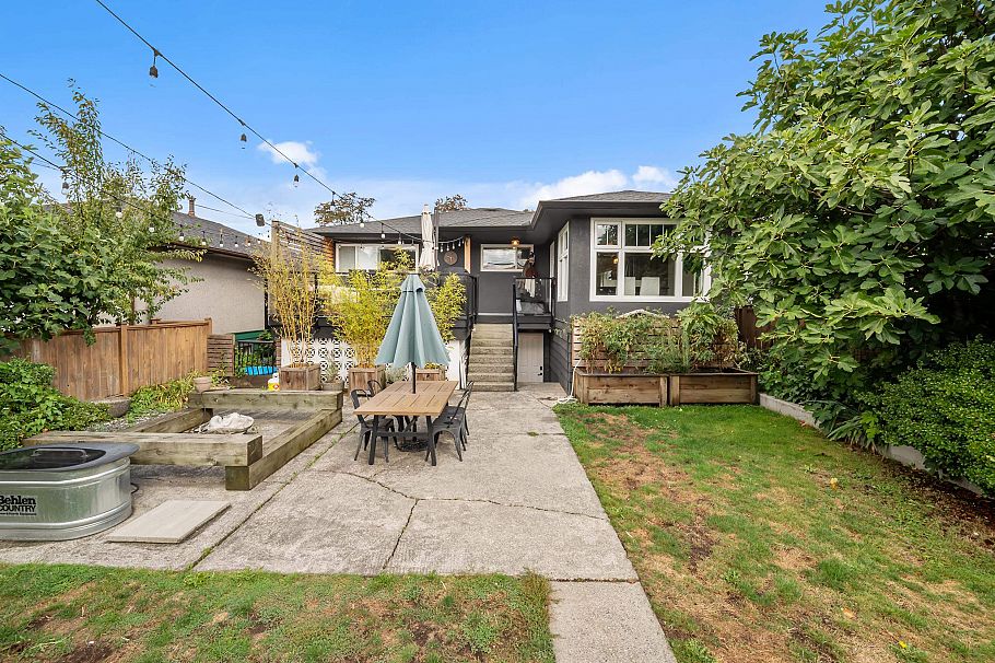 2624 E 1st Avenue Vancouver, BC - 40