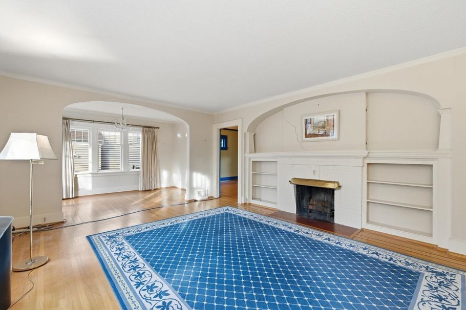 3775 W 35th Avenue Vancouver, BC - 2