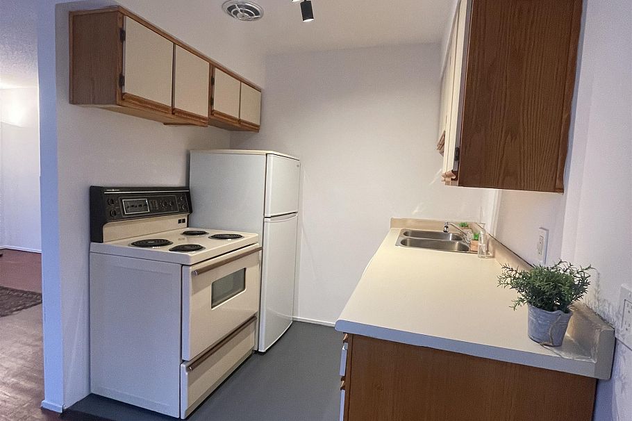 210 1050 Jervis Street Vancouver, BC - 3