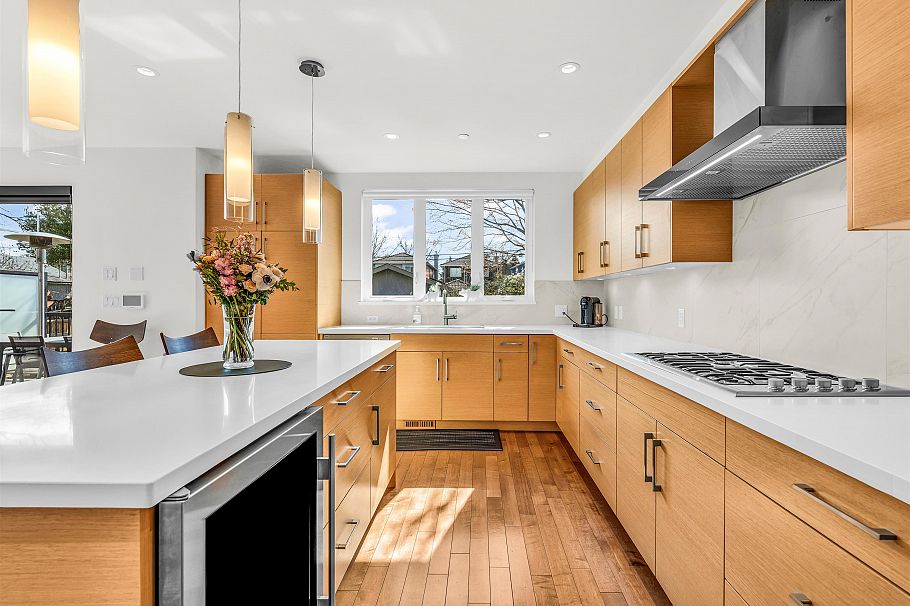 132 W 22nd Avenue Vancouver, BC - 10