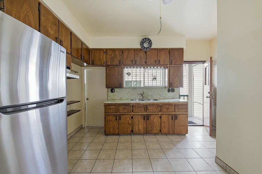 3521 Triumph Street Vancouver, BC - 5